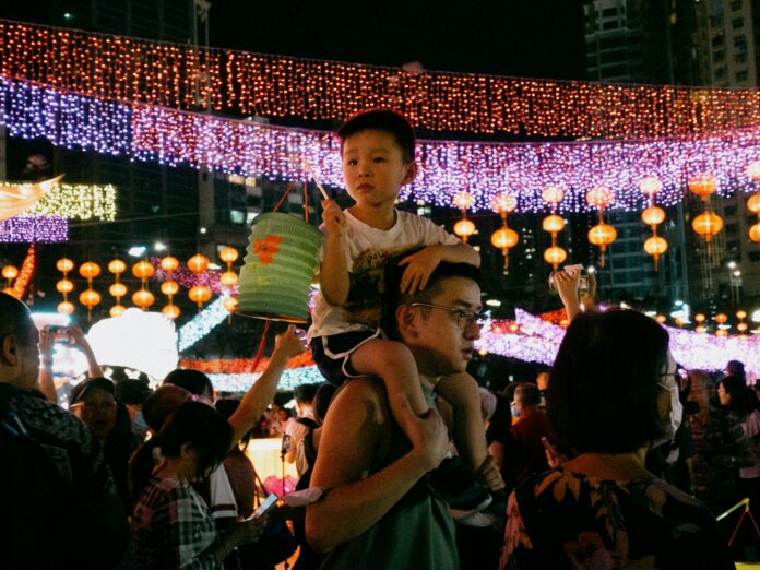 Discover the best 2025 holiday events in Hong Kong—festivals, lights, markets, museums, and waterfront celebrations in this essential winter guide.